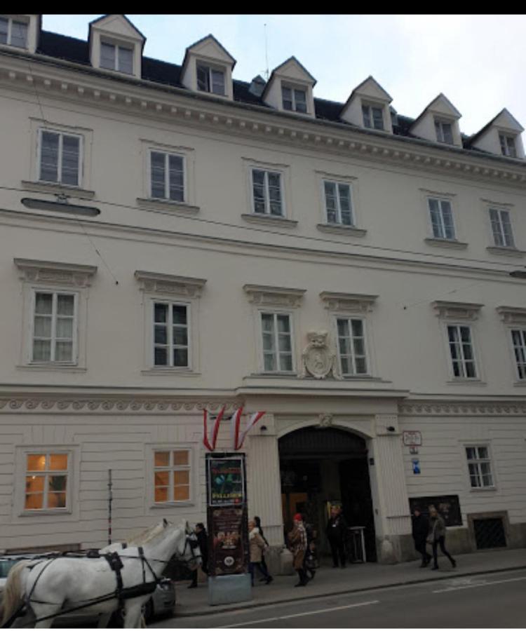 Palais Palffy Apartment Vienna Exterior photo